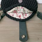 Horgolt női háromszög alakú válltáska - Fekete